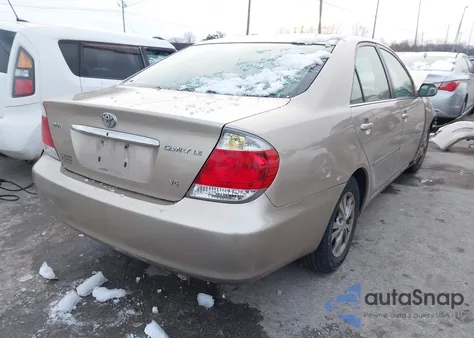 2005 Toyota Camry Le V6 z USA, uszkodzony, nr VIN 4T1BF30K55U610546